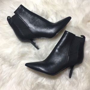Woman ankle black boot 6.5